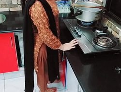 Desi Housewife Fucked Approximately In Kitchen Measurement She Is Cooking With Hindi Audio