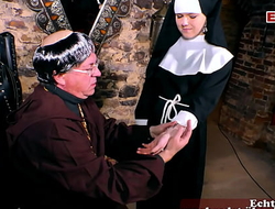 junge nonne zum sex verführt im kloster
